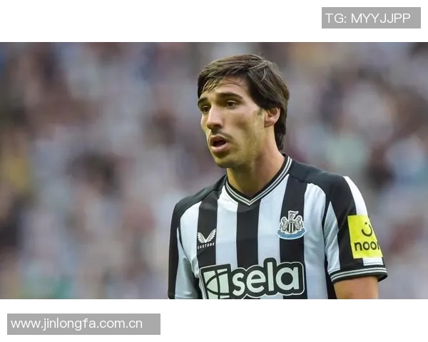 纽卡斯尔领先进球托纳利禁区外射门意外折射助攻成功